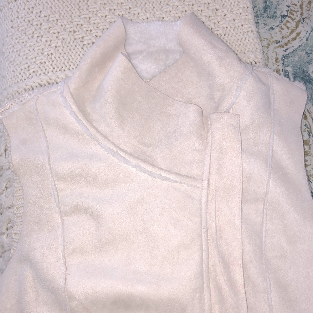 SKIES ARE BLUE size medium ivory faux suede vest - Picture 9 of 11